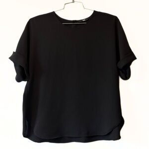 UNIQLO Black Short Sleeve Drapey Blouse Size M